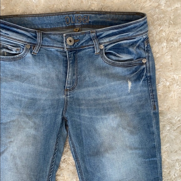 DL1961 light wash distressed jeans - Picture 2 of 8